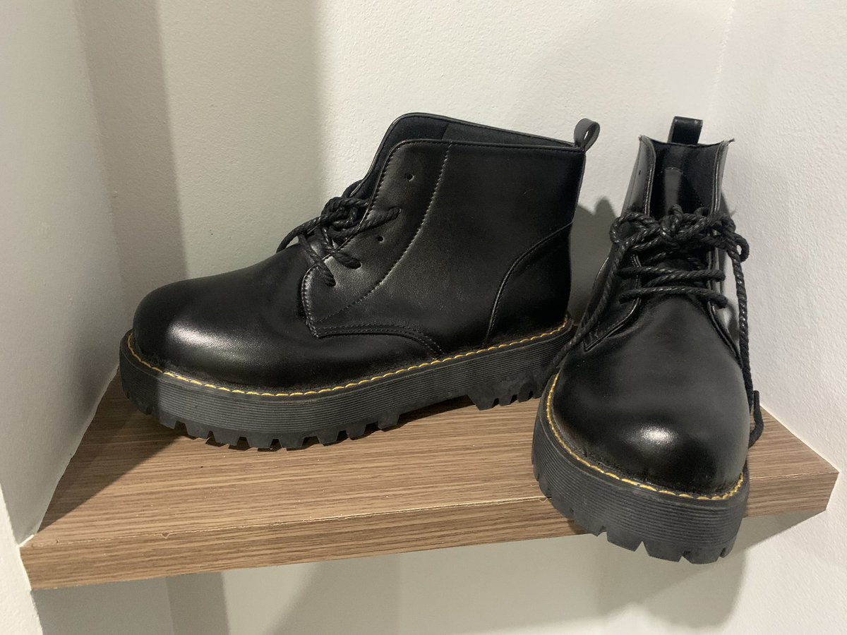 malborofreeman's tweet photo. รองเท้าบู้ท แฟชั่น 600 รวมส่ง ใหม่มาก ใส่ลองครั้งเดียว เบอร์ 39-40 #รองเท้ามือสอง #ส่งต่อเสื้อผ้ามือสอง #รองเท้าแฟชั่น #รองเท้าผ้าใบ https://t.co/D4tUECb4gu