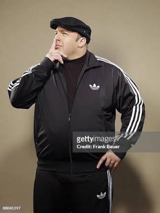 yo dejando que el camarero me diga toda la carta de postres sabiendo desde que entré al local que voy a pedir tarta de queso