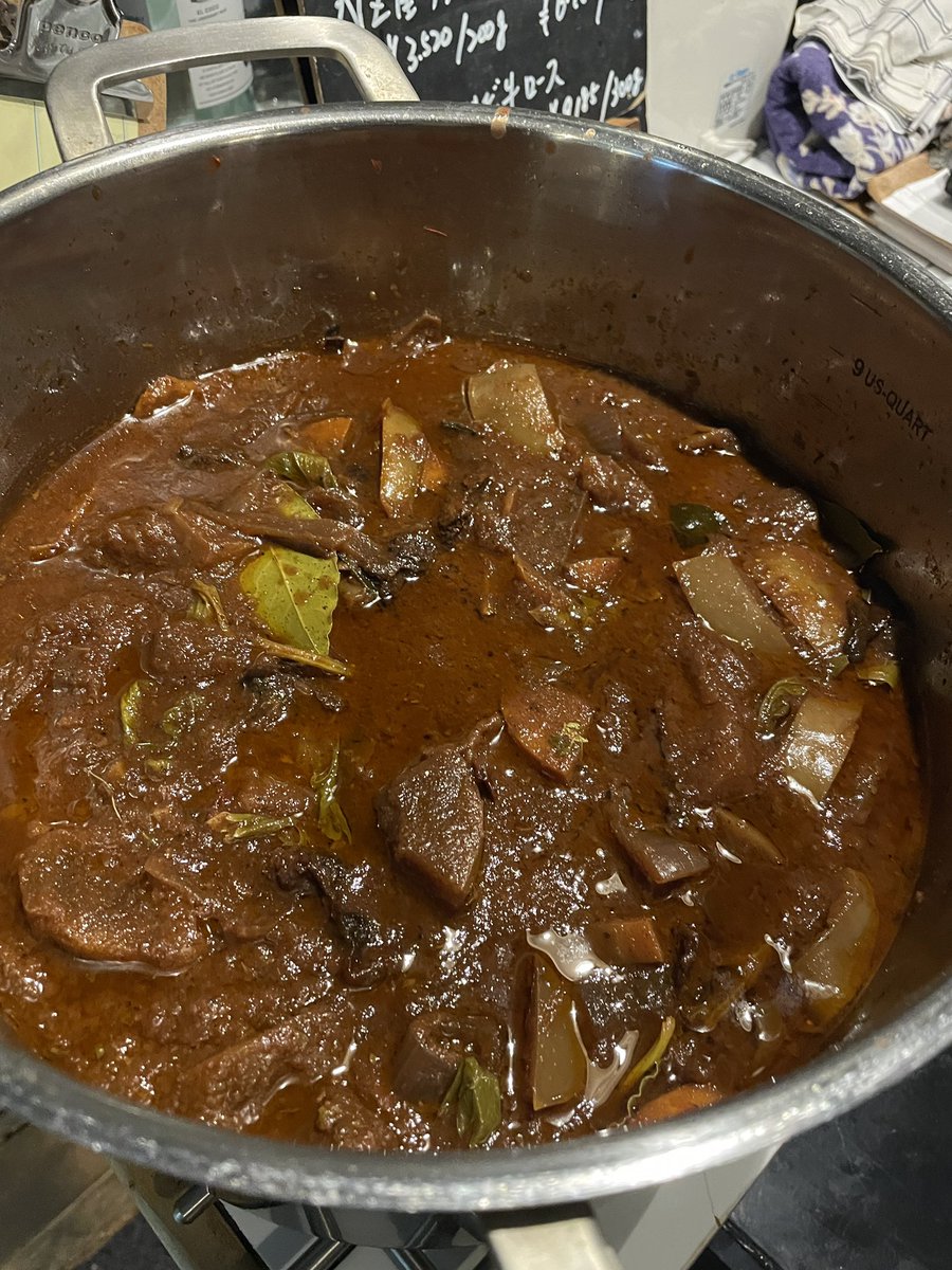 ether512's tweet image. こちらが肉汁爆弾メンチカツにかけるテイキー謹製特濃ウスターソース！！ギリギリまで熟成させて持って行きます！ってソースまで手作りかーいw
#offtone2023
#takiey