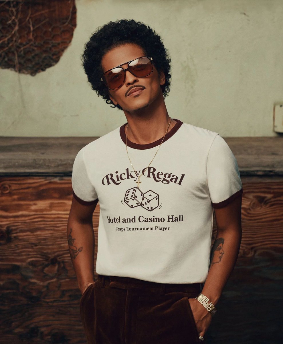 fubiz's tweet photo. Happy 38th Birthday to the Iconic Bruno Mars 🎂
#brunomars #biirthday #music #singer https://t.co/eNwbGoYwYk