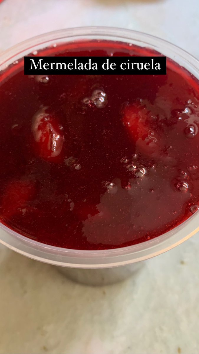 priscillaamaro6's tweet photo. Gente si me dan una manito con RT!! Estoy tomando pedidos de mermeladas y dulces, llevo a todas las zonas y envío al interior 099502112 🙏🙏 envío catálogo p whatsapp hay más de 70 sabores https://t.co/9NMHLGoqw9
