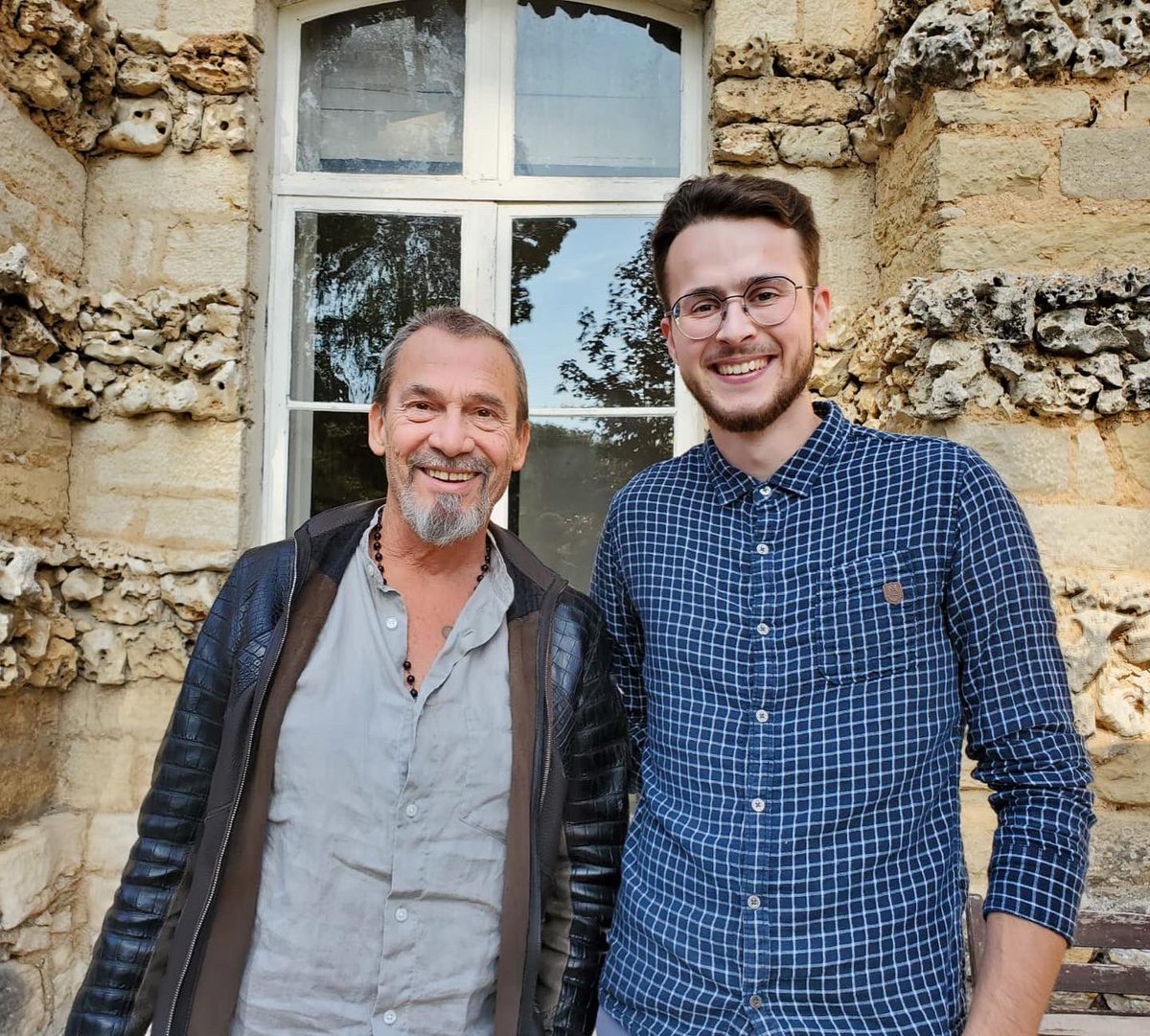 Chateau_Savigny's tweet photo. Florent Pagny nous a rendu visite ⭐️

Humble, talentueux, accessible mais aussi profondément passionné de motos anciennes, Florent Pagny est venu découvrir les musées du Château de Savigny-lès-Beaune. 

#florentpagny https://t.co/0PorrOKcu1