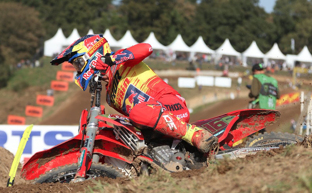 GreenlandMX's tweet photo. Tenemos mimbres para pensar en algo grande, somos campeones del mundo con el mejor español de la historia @jorgeprado61 pero habrá que esperar, porque de momento ahora le ha tocado a Francia que ha sido justo campeón https://t.co/HsR5vKWUaE
#MxON #france #mxgp #jp61 #jorgeprado61 https://t.co/8tQq5gv8iZ