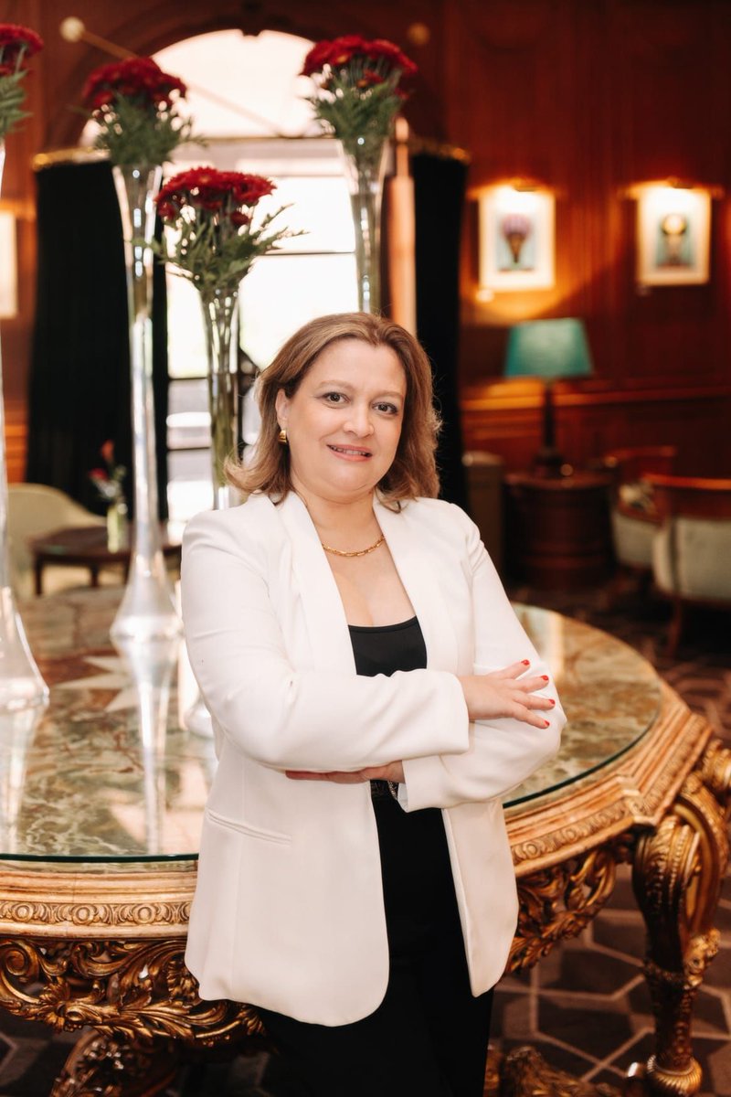 EscribanoVictor's tweet photo. Luxury Masterclass Protocolo y Arte de la Mesa tendrá lugar el 10 de octubre en el @HotelFenixGM Organizada por #ÁngelesSánchez @angelessanchezrz con la colaboración de #JuanCarlosMartínez @juancarlosbek de #BekerInteriores, @luisahm1008 @mag.garriga @aplumilla @las_hilanderas https://t.co/5bgu9SKLYs