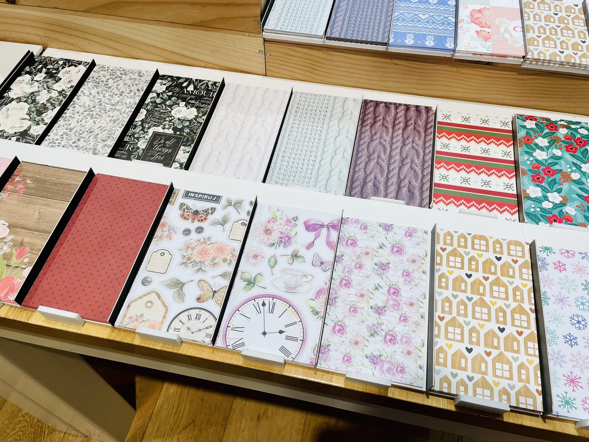 Ginza_Itoya's tweet photo. 10/6-23 #PaperHunter 便り💌
完売の柄が出て参りました
ご好評頂きありがとうございます!
まだ種類は減りません🫡
新しい柄がお目見え👀したり⁉︎
これからの皆さまもおかわり🍚の
皆さまもお待ちしてます♩
グリッド柄はノートページの
ディバイダーとしても◎
G.Itoya8階でレッツハンター https://t.co/W20bLc5Jz3
