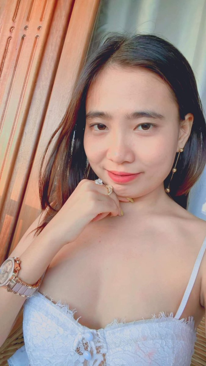 tharrhtoo71's tweet photo. Hi စားချင်လား 🥵🥵

#phyoeieizaw#phyoei https://t.co/NqnrANmqhd