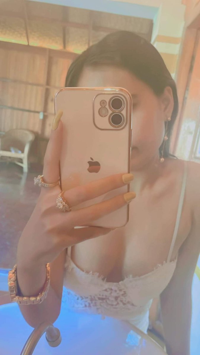 tharrhtoo71's tweet photo. Hi စားချင်လား 🥵🥵

#phyoeieizaw#phyoei https://t.co/NqnrANmqhd