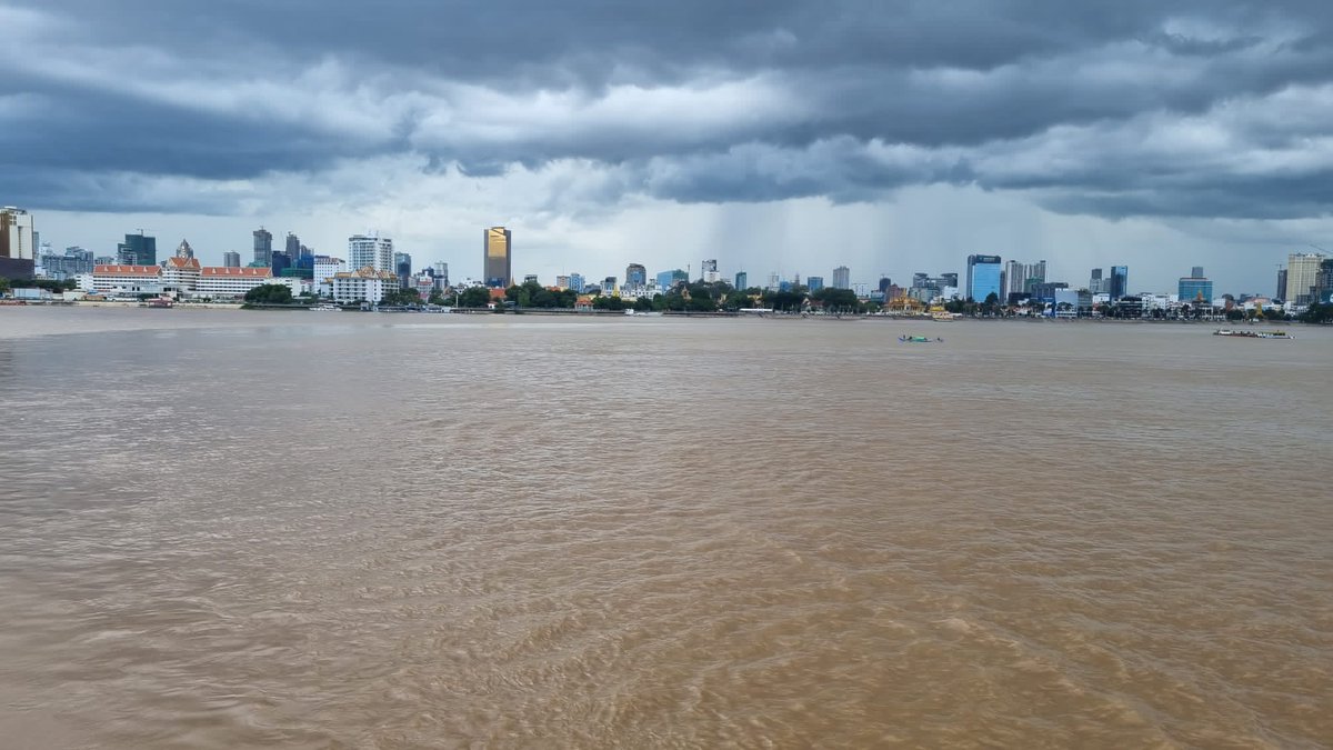 Travalue_ie's tweet photo. Sailing out of Phnom Penh, Cambodia’s busy capital, watching as the storm travels over the city right in front of us!
For more information on exploring Vietnam and Cambodia on a luxurious River Cruise, call us to speak with our travel specialists. Call: 0818 333 990
#travalue https://t.co/CystbOFUUh