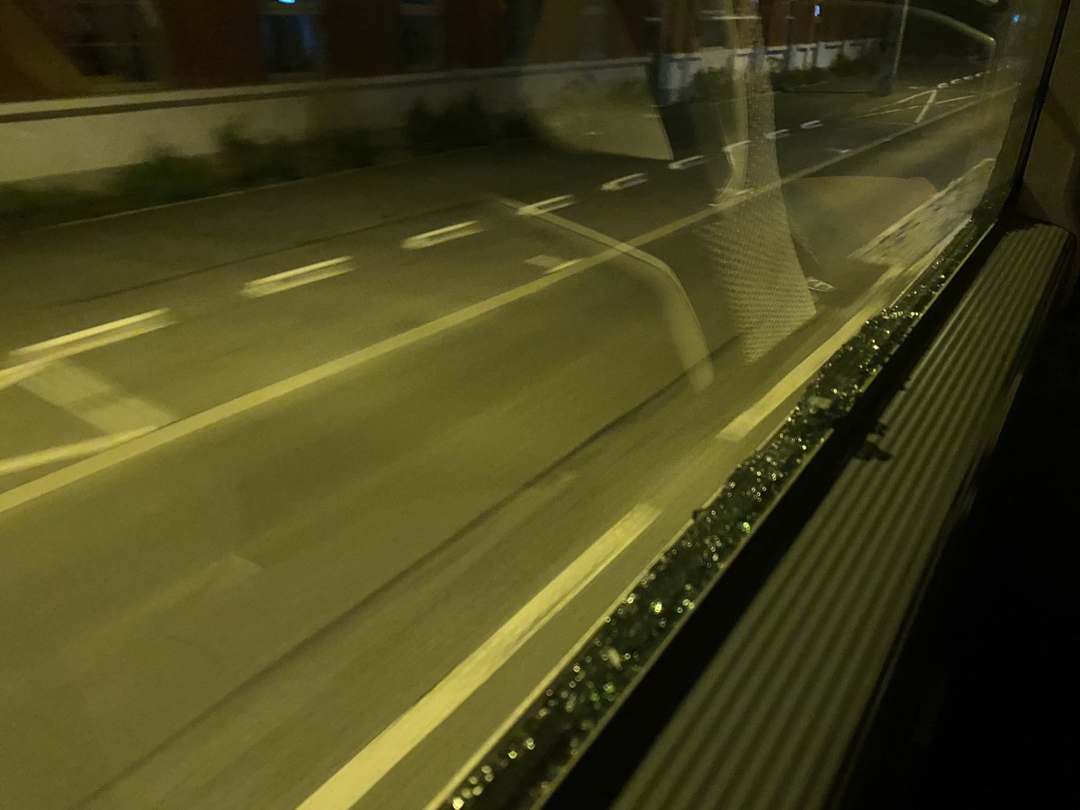 Sur la ligne N781 du 08 octobre 2023 entre Bruxelles et Barcelone, le bus opéré par <a href="/monbusinfo/">Monbus</a> ne présente pas de sécurité. La porte arrière est bloqué et la double vitre est défectueuse. Ça pourrait être dangereux pour les clients <a href="/FlixBus_FR/">FlixBus_FR</a> et pour les deux chauffeurs.