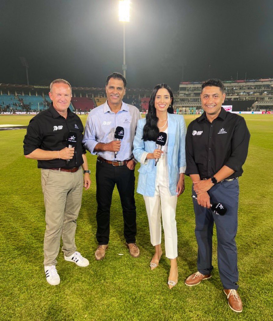 Cricktjunoon's tweet photo. A big shame on Indian government who can’t save an ICC representative in World Cup.
Zainab Abbas’s exit from India is a big slap on ICC too who can’t claim enough security for its #ICCCricketWorldCup officials in India.
#IndiaIsNotSafe #Indians #ShameOnYou #INDIA🇮🇳 #ModiFailedIndia
