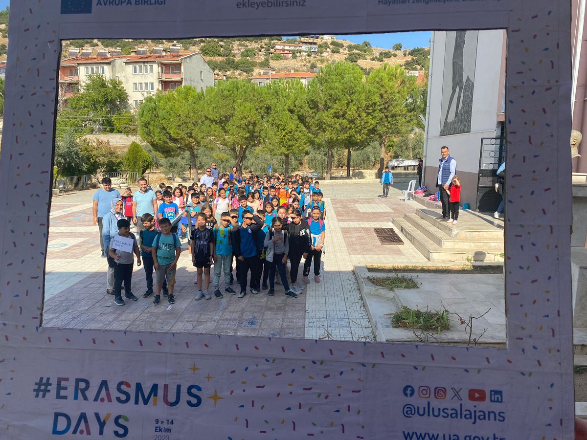 yasarkimilio's tweet photo. Erasmus days..@emre_caliskan @ArgeDenizli @YTEMEL3 @VeyselCansever @tcmeb @EUErasmusPlus @denizlimem https://t.co/tlzZeMh5op