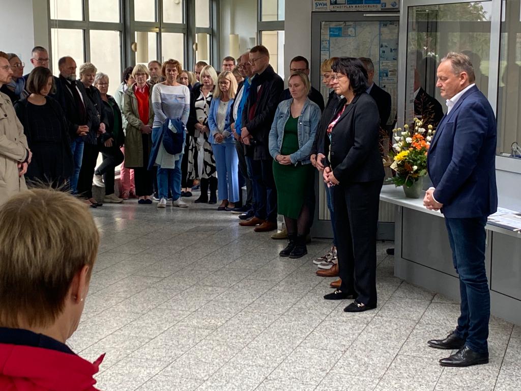 🇮🇱 Gedenkminute der #Landesregierung für die Opfer antisemitistischer, extremistischer &amp; rassistischer Gewaltverbrechen. MP <a href="/reinerhaseloff/">Dr. Reiner Haseloff</a>: "Wir verurteilen jegliche Art von Gewalt und Terror gegenüber Jüdinnen und Juden, gegenüber dem Staat Israel &amp; den dort lebenden Menschen."