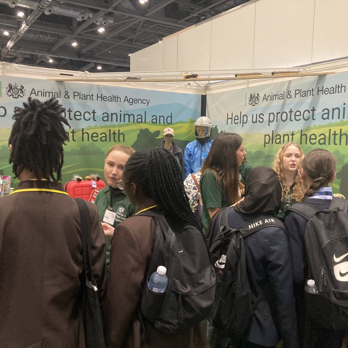 It’s Schools Day at New Scientist Live today! Our animal and plant health teams are busy talking about their work and ways everyone can help stop the spread of diseases, whilst highlighting the range of scientific careers. 

#APHAscience
#NSLive2023
#STEMcareers 
<a href="/newscievents/">New Scientist Events</a>