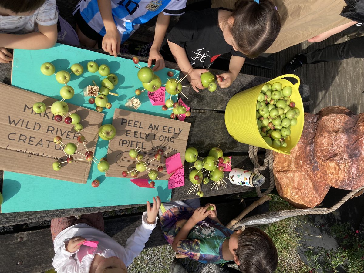 StonebridgeLock's tweet photo. 💚This is community! Thank you to all who brought joy &amp; generosity to  #StonebridgeLock #AppleDay &amp; joined in Melissa @TheHerbalBarge’s fab wild plant walk to raise funds to support the Swan Ambulance Service &amp; our winter #swan food fund   #ByCommunityForCommunity #Rebirding https://t.co/9lYyJSnzkf