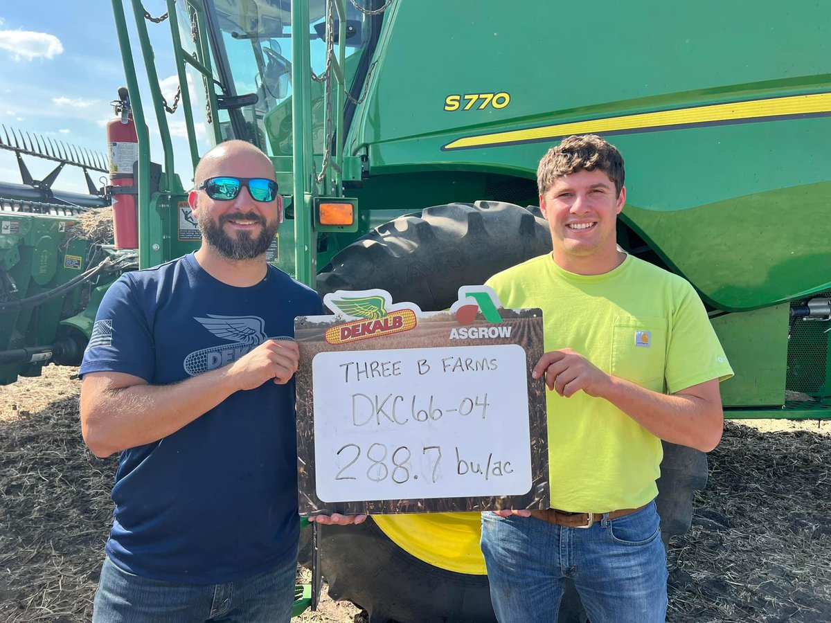 Big yields equal big smiles! #Bayer4IL #NeverSettle