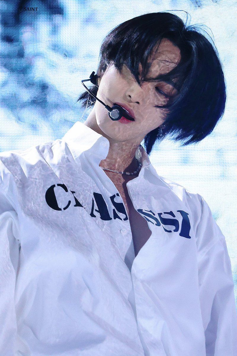 YUNSTARZZ's tweet photo. excuse me?? https://t.co/mc6F5q6tjO