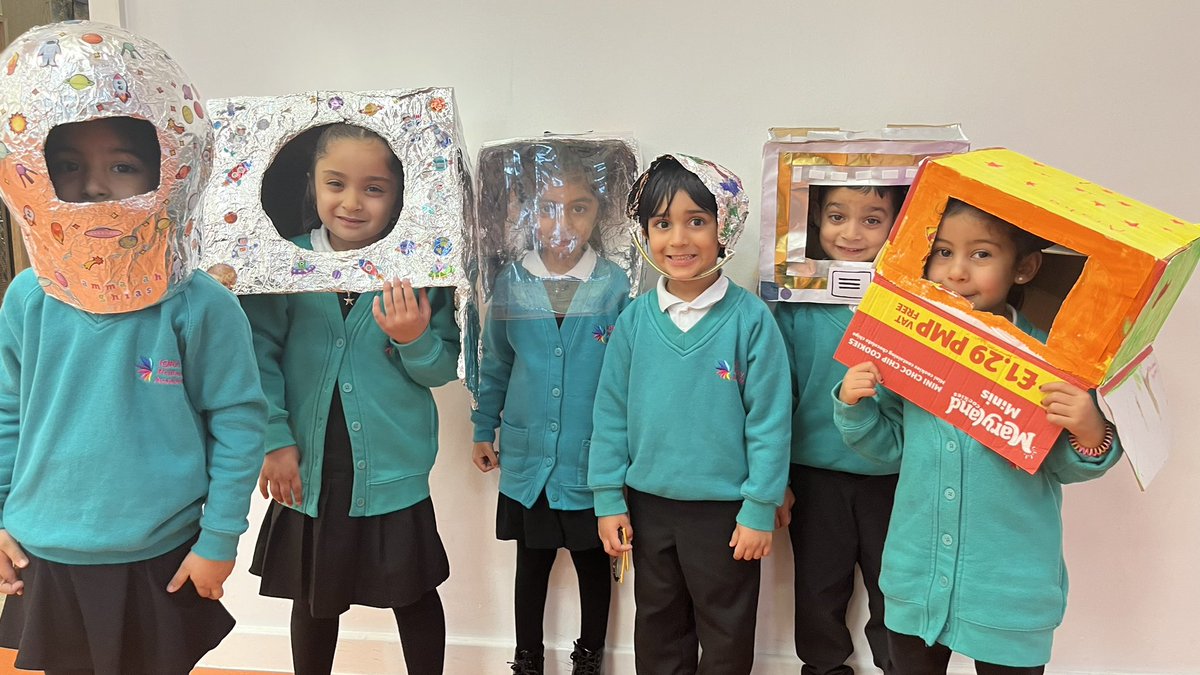 IqraPrimaryA's tweet photo. Reception astronauts have brought in their space helmets! Super home learning. #iqraSTEM #EYFSSTEM @dallascampbell https://t.co/ble5bxVJga