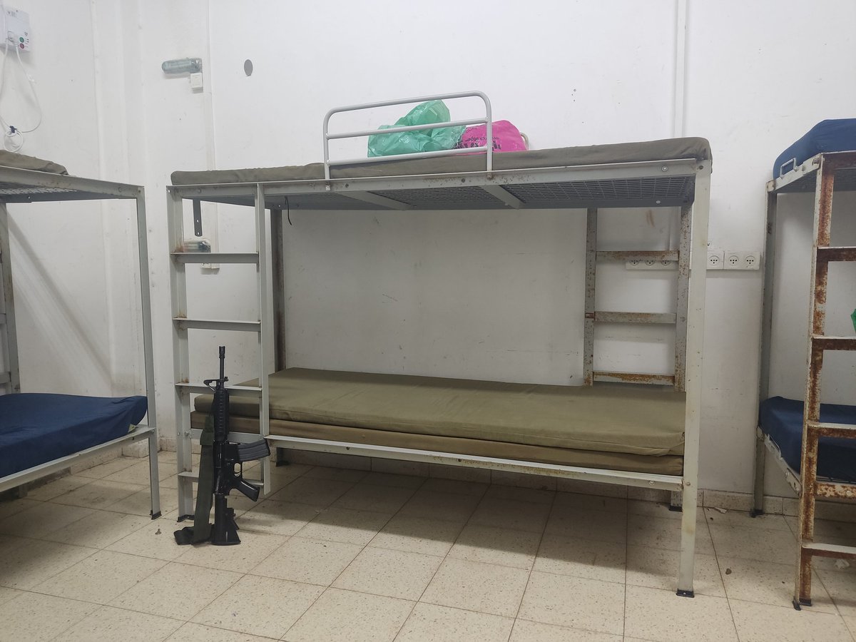 3 ימים לתוך המילואים, התמונה קצת מתבהרת.

.Acute traumatic stress כולנו עוברים

ואיך לא?
כל אחד מכיר מישהו, מהמסיבה, מהסיירת, מהמוצבים, מהקיבוצים. 
לכל אחד יש שכן, בן משפחה או חבר עם סיפור קורע לב.
כולנו חשופים למראות והסיפורים המזעזעים, לשיח הנוראי ברשת- כולנו מאוד בודדים&gt;&gt;