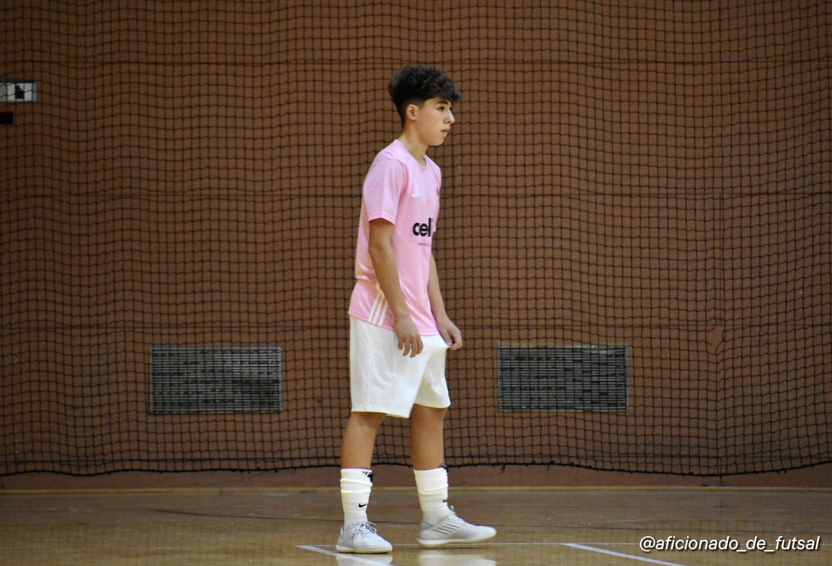 CFSEixample's tweet photo. #BaseCFSE ⚽️
Cinc negrivermells als primers entrenaments de la @fcf_cat.
👉 L’Àlex, l’Alexis i l’Apolo s’estrenen a la sub16.
👉 El Martí i el Martin, que ja saben què és entrenar amb la quatribarrada, ho fan amb la sub19.
Iniciem setmana de lliga! 🤩
#EsperitEixamplí ⚫️🔴 https://t.co/pmvd509ywR