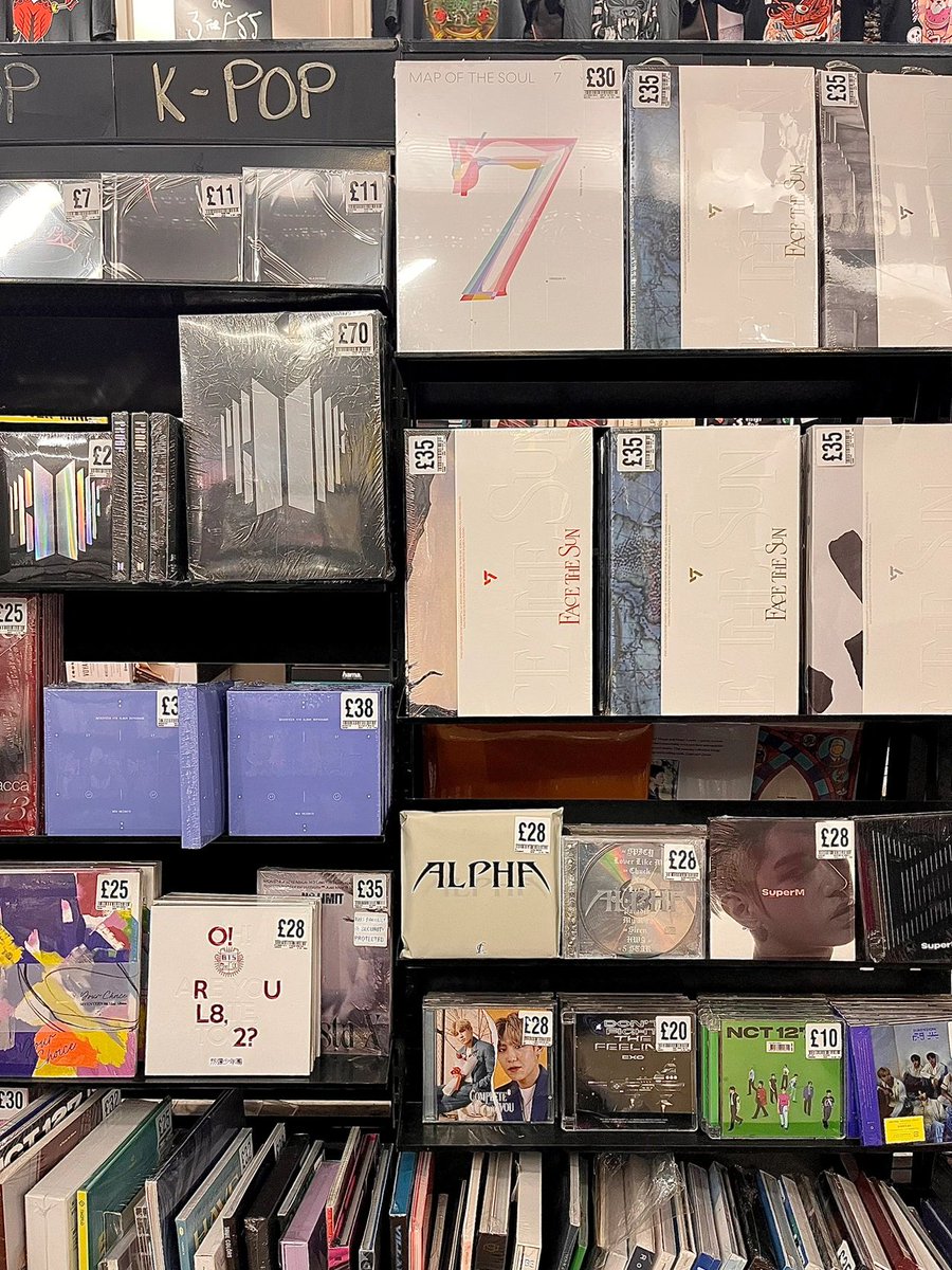 I heard that this store has kpop albums and wanted to check it out, but I realized that they don't have many albums.