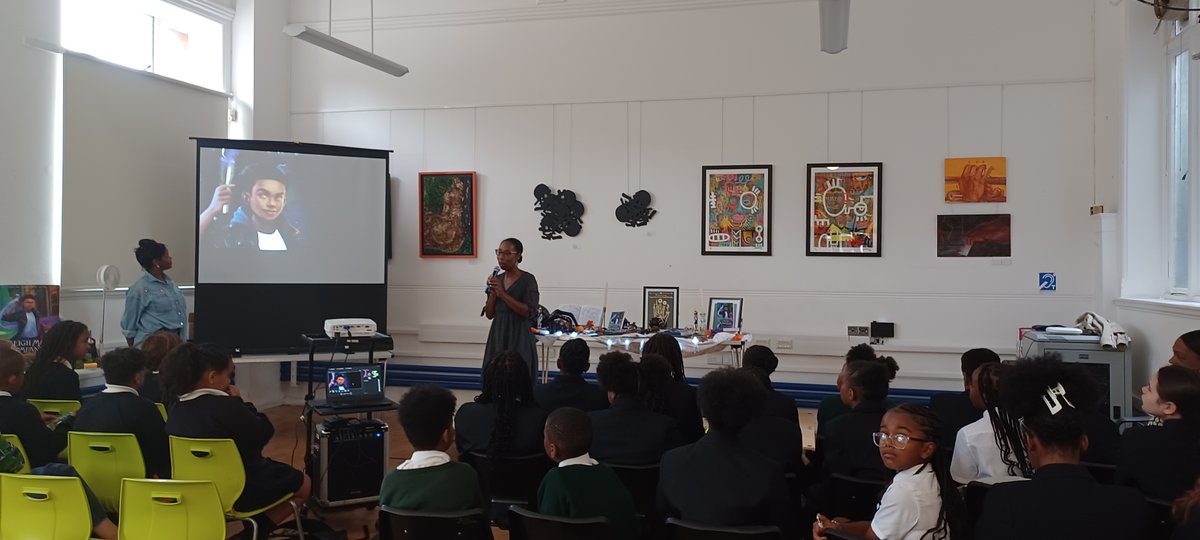 Elmgreenlibrary's tweet photo. Year 7 meeting amazing author @CiannonS
as part of #BHM2023 activities with @brixtonlibrary 
@elmgreenschool https://t.co/WhWIraJnAy