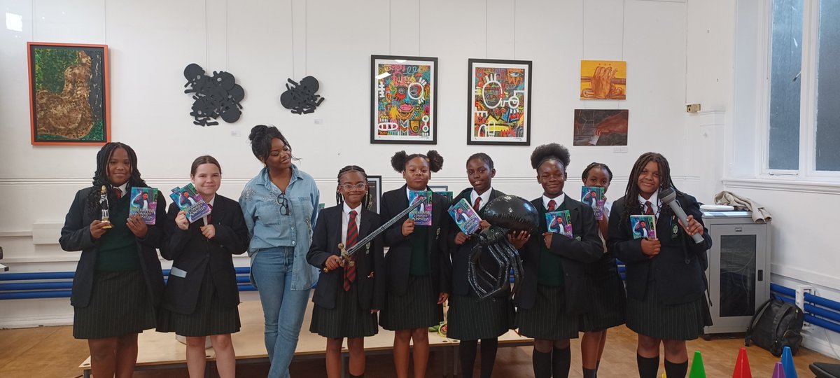 Elmgreenlibrary's tweet photo. Year 7 meeting amazing author @CiannonS
as part of #BHM2023 activities with @brixtonlibrary 
@elmgreenschool https://t.co/WhWIraJnAy