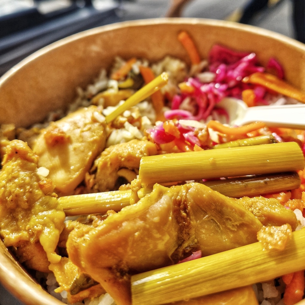 Get your hot, steaming street food at Finzels Reach Market this week! We've got all the hand warmers here including momos, fried chicken, fresh pizza, gyros and loads more! Read the latest newsletter with all the line-ups here

mailchi.mp/sophiebevents/…

#bristolfood #bristolmarket