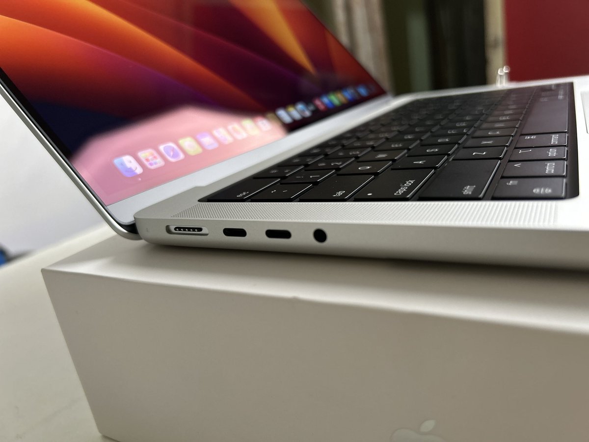 TechyMehta's tweet image. Finally it’s Here🥹 My 1st MacBook 
Special toh Hona hi tha ❤️

Kaafi Mehnat k Baad Liya Hai Ye🙃

I think WORTH it Rahega 🙌🏽 #macbook #m2pro