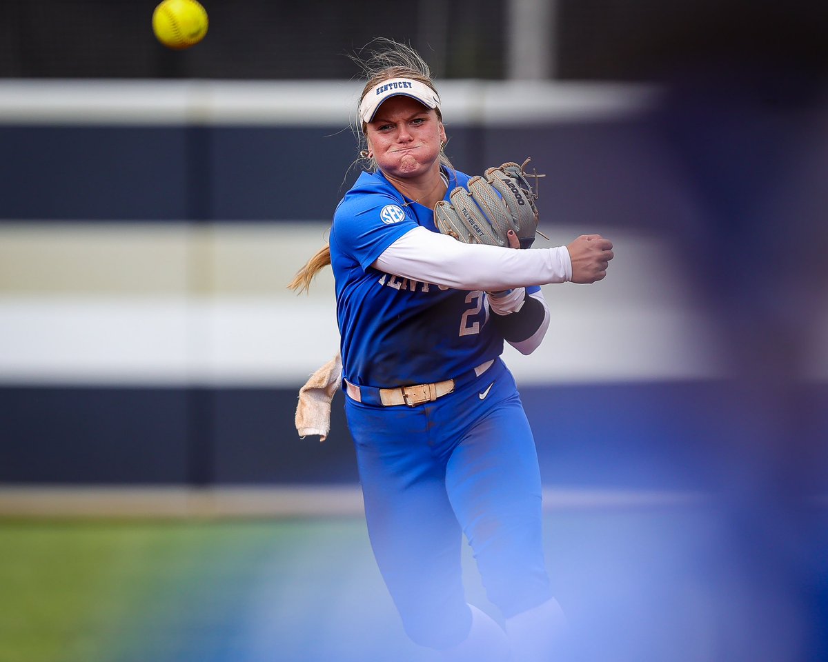 3RD13's tweet photo. Some more from @UKsoftball visiting South Bend! #uksoftball https://t.co/QEA6JRnPGd