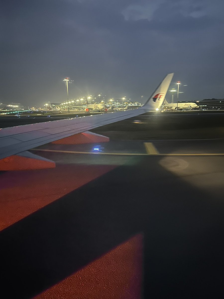 バリからクアラルンプールに着陸🛬
現実が一歩一歩近づいてきた。
よく考えたらインスタばかりでこちらに投稿全くしていない😆
既に帰国の途です。