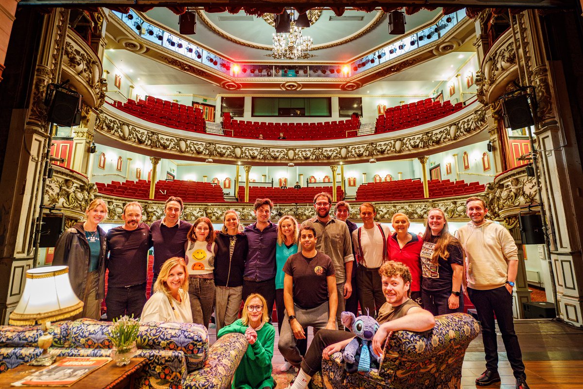 MatthewPain's tweet image. Thank you @SwanseaGrand and @castle_WEL for another lovely couple of weeks. I miss my beach walks in Swansea on my way into work! But now we’re off to Truro for a week at @HallforCornwall. Looking forward to being back in this stunning building!