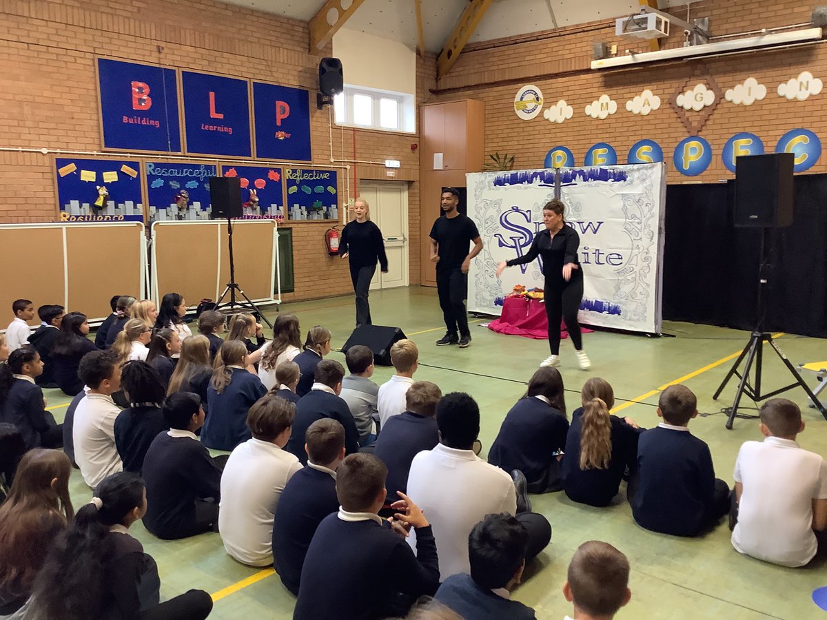 PinfoldStreet's tweet photo. Pinfold Street have thoroughly enjoyed the Snow White pantomime. Thank you @WolvesGrand for visiting us. 🎭

#pantomime #panto #theatre #SnowWhite https://t.co/gFBLrI25A5