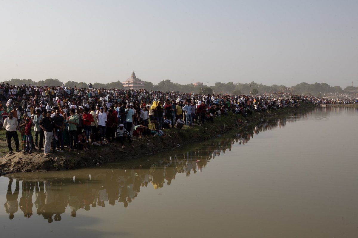 Thousands of people gather to watch as Indian Air Force Aircrafts display their skills during the 91st Air Force Day at Sangam, in Prayagraj.
#IndianAirForceDay #IndianAirForce
#Indian <a href="/IAF_MCC/">Indian Air Force</a> #IndianArmy