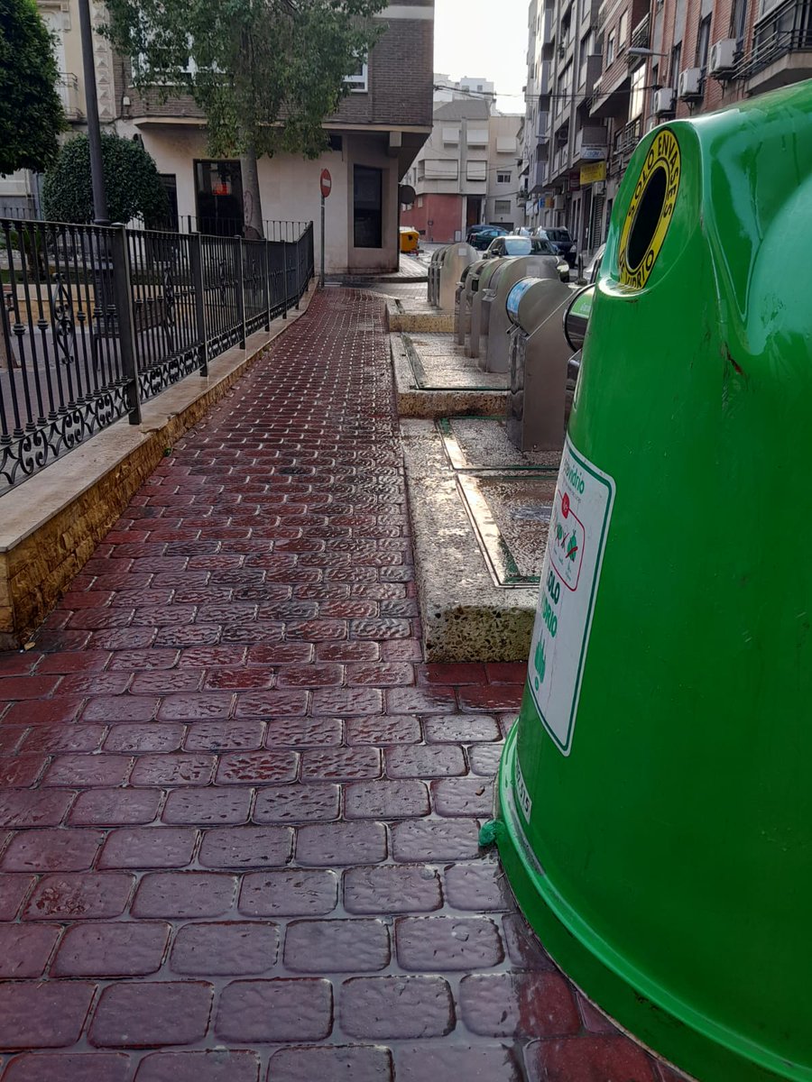 SercomosaN's tweet photo. La calle Masegosa bien guapa está esta mañana esperando seguir así de bonita durante todo el día.
¿Nos ayudas a cuidarla?😊

 👉Tus residuos dentro de su contenedor. 
✅En el #ContenedordeResto dentro de una bolsa bien cerrada. 
#LimpiezaViaria #MolinadeSegura https://t.co/XTiAkWoWlc