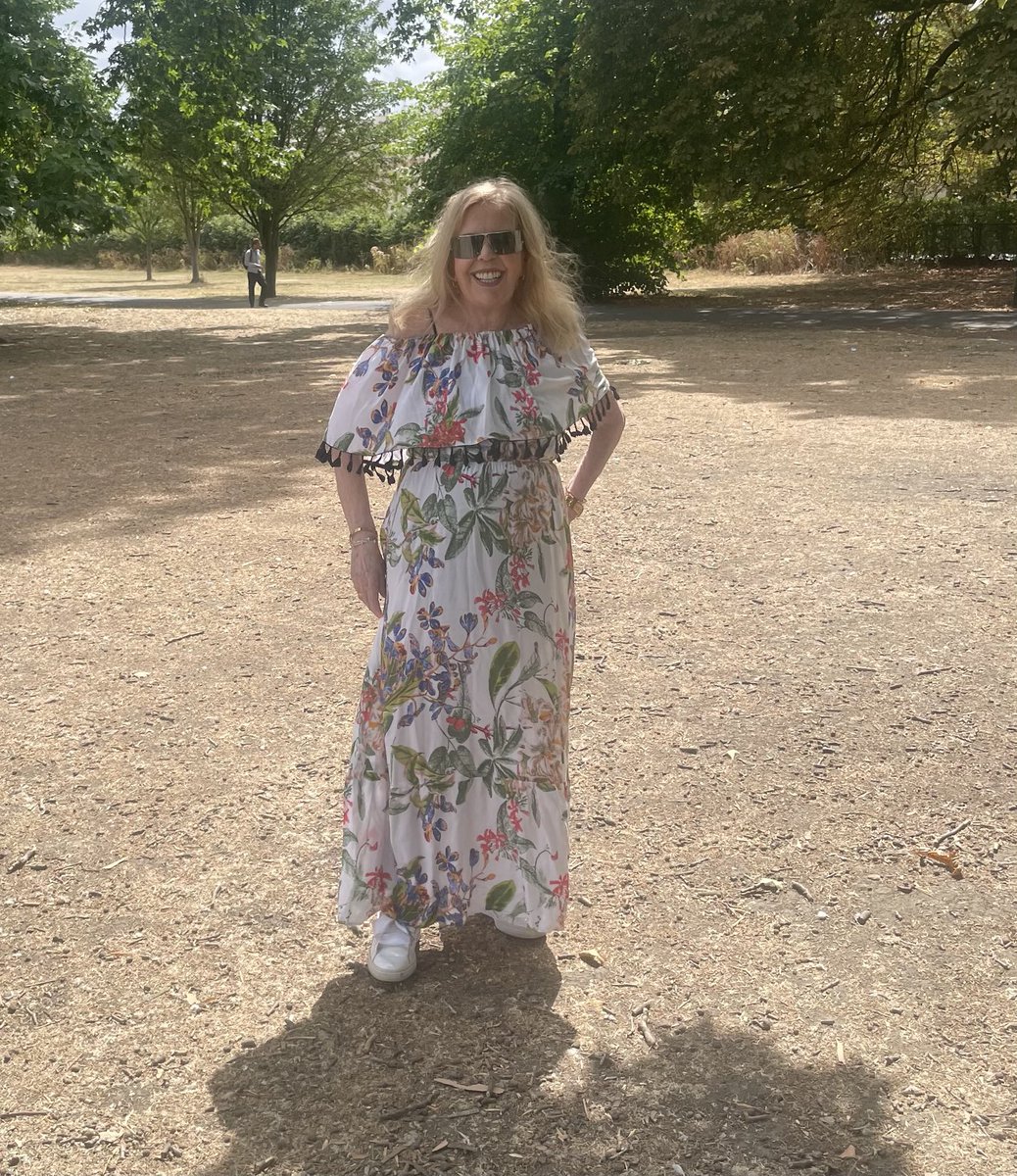 sallythomsett's tweet photo. 🌺Hi darlings 🌺wishing you a marvellous Monday 🌺It’s a beautiful day in London today 💃🏼so we went to Regent’s Park with Bernie 💃🏼can’t believe it’s October 💃🏼may have to find a Halloween bikini 😘that’ll be a first 😘whole new meaning to trick or treat?😘fun💋love Sally 💋XxX💋 https://t.co/RkhFeC9gth