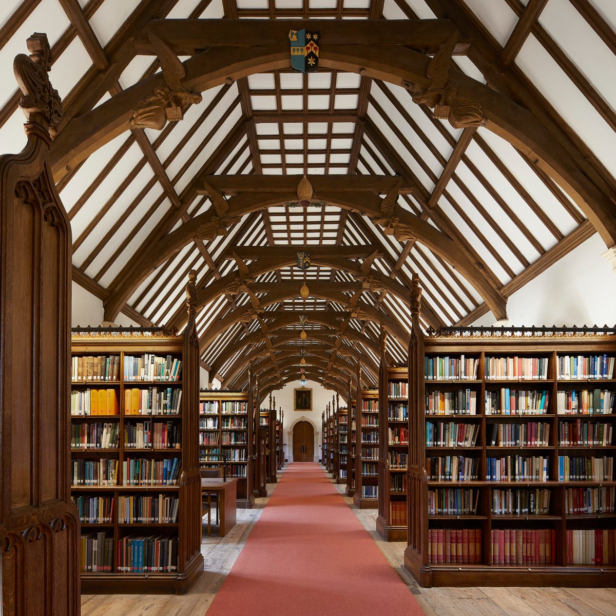 WW_Architects's tweet image. Subtle and discreet, our thorough renovation of the Laudian Library @StJohnsOx is now complete:

Left: After (September, 2023)
Right: Before 

📷Hufton + Crow
📍 @UniofOxford 

#beforeandafter #libraries #librarydesign #Oxford #architecture #restoration #conservation #university