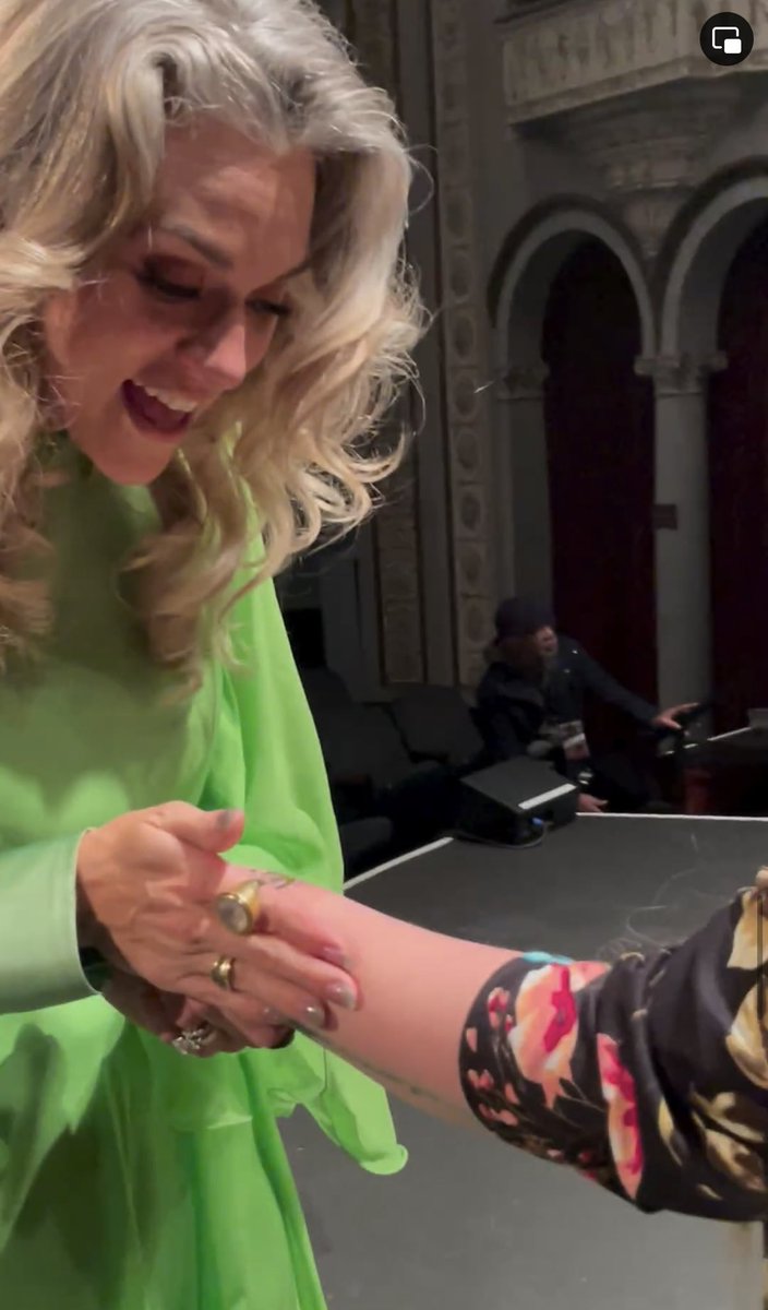 saraoth23's tweet photo. Did a thing and got some new much needed ink. This one has so much special meaning behind it. I’m so happy that I got to show you in person @HilarieBurton! I’m so glad you love it. You still inspire me every single day. ✨💚 https://t.co/DANYZ1fiJN