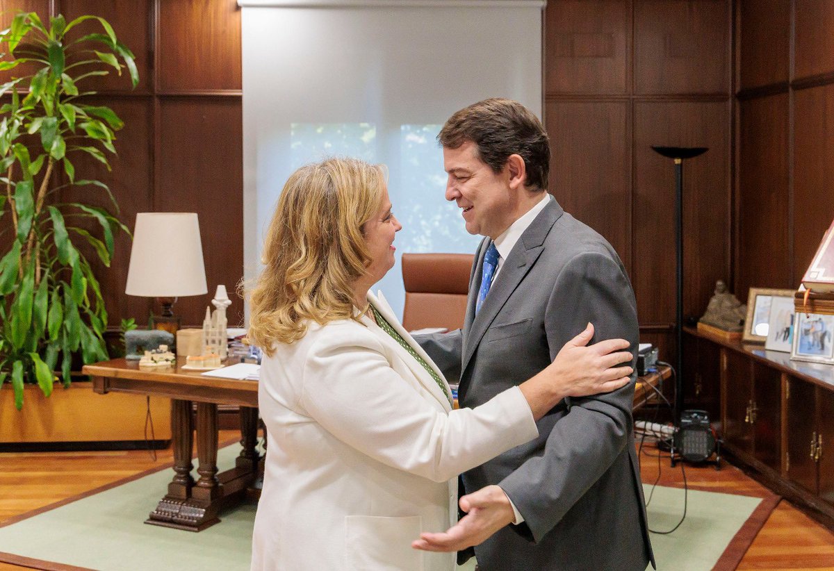 PPBurgosCiudad's tweet image. ➡️ Está mañana, @cris_ayala_, alcaldesa de #Burgos ha mantenido una reunión con @alferma1, presidente de la #jcyl.

✅ En este encuentro, se han tratado temas estratégicos de especial interés para la ciudad y los #burgaleses, para conseguir los proyectos que necesita #Burgos.