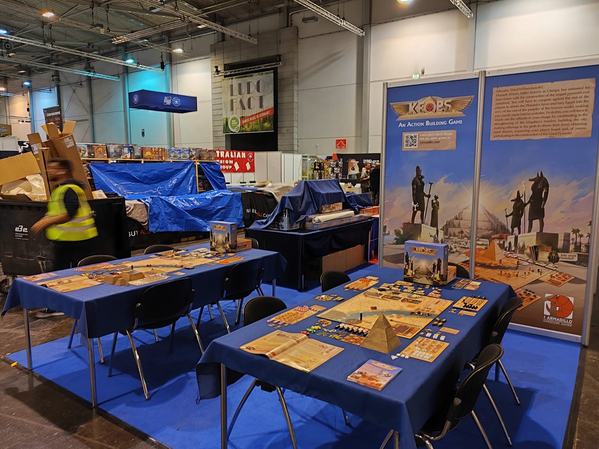MasQueOca's tweet photo. Te pasamos algunas fotos del evento de Essen de este pasado finde.
@SPIEL_Messe
#EnjoywithFriends
#PlayBoardgames https://t.co/f5Nv1W9c9I