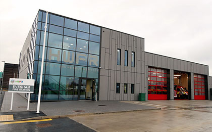 HWFireParamedic's tweet photo. @HWFireEvesham are receiving their refresher today. We go over key parts of the FREC3 syllabus as well as ensuring their CPR/AED skills are up to scratch! #firefighter #paramedic #casualtycare #training https://t.co/0QUqzxT5dZ