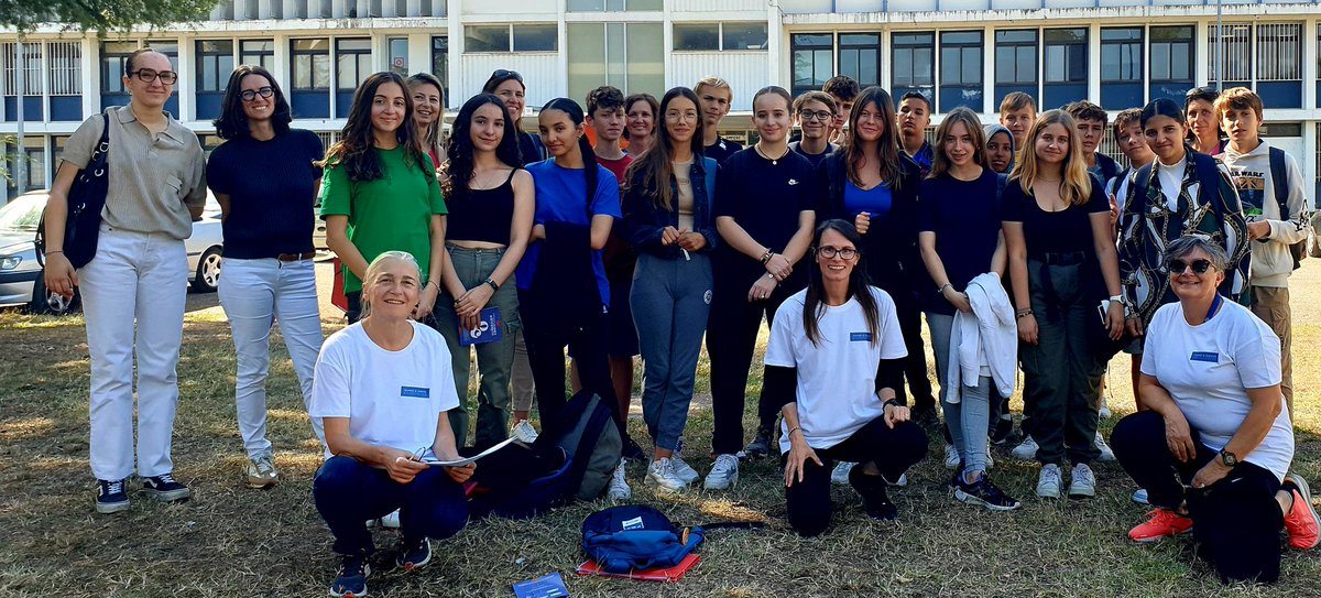 1ÈRE Déambulation dans l'univers des femmes scientifiques @UT3PaulSabatier @FeteScience Merci aux 3ieme de Portet et à leurs professeures et à @FemmesSciences ❤🤩👍💫🌟👏