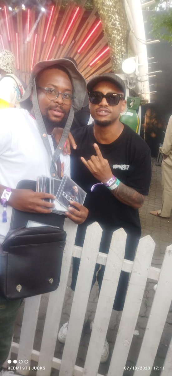 JarzmanTema's tweet photo. @DacapoSA met the king again got him to sign bless up https://t.co/B8scqUVsLi