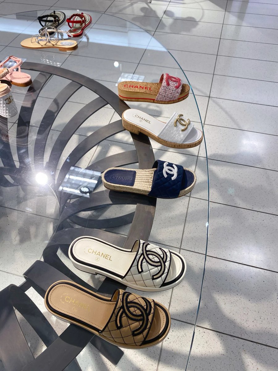 Image_Clan's tweet image. A good pair of shoes can take your outfit from ordinary to extraordinary 💃👠