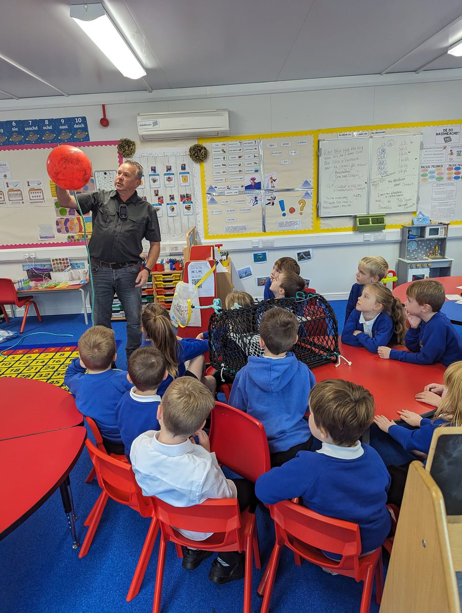 ➕ Teaching the next generation about sea safety and fishing @TongPrimary. Our Maritime Lecturer Iain Angus Macaulay met GM1-3 to teach them about life at sea. Supporting our local communities & culture is an essential part of our work @uhinwh #ThinkUHI #UHINWH #maritime