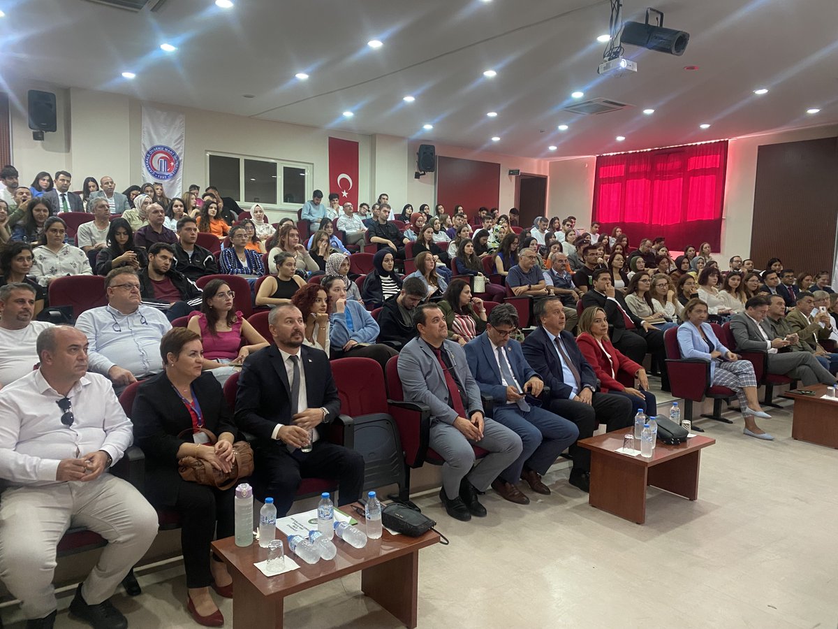 ÇOMÜ’de sıfır atık çalıştayı düzenlendi
Çanakkale Onsekiz Mart Üniversitesi’nde (ÇOMÜ) “Gıda üretiminde sürdürülebilir ve sıfır atık çalıştayı” gerçekleştirildi.