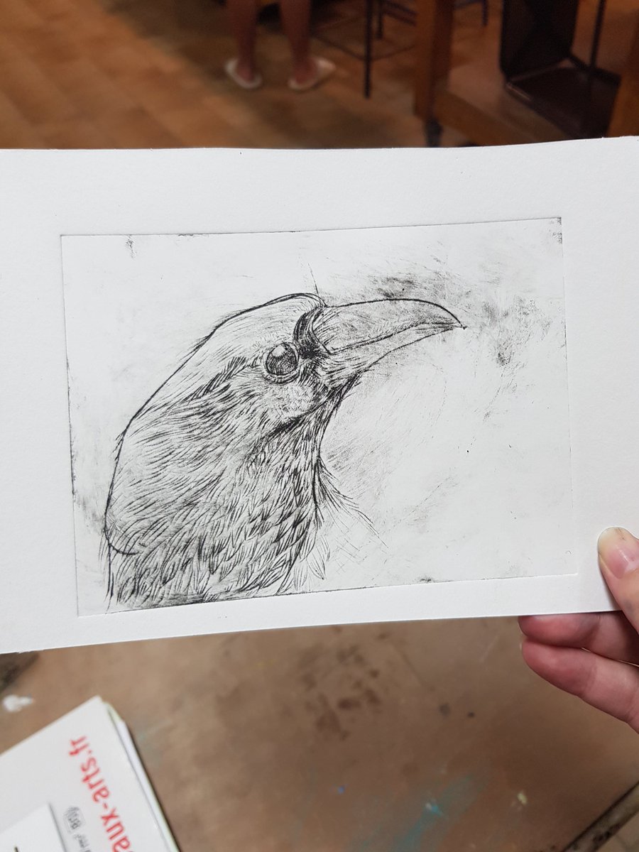 Loetheria's tweet photo. Premier test de gravure sur plexi : lébo mon corbeau hein? 
(Promis je nettoierai mieux mes plaques prochaine fois) https://t.co/UotBeKMMQw