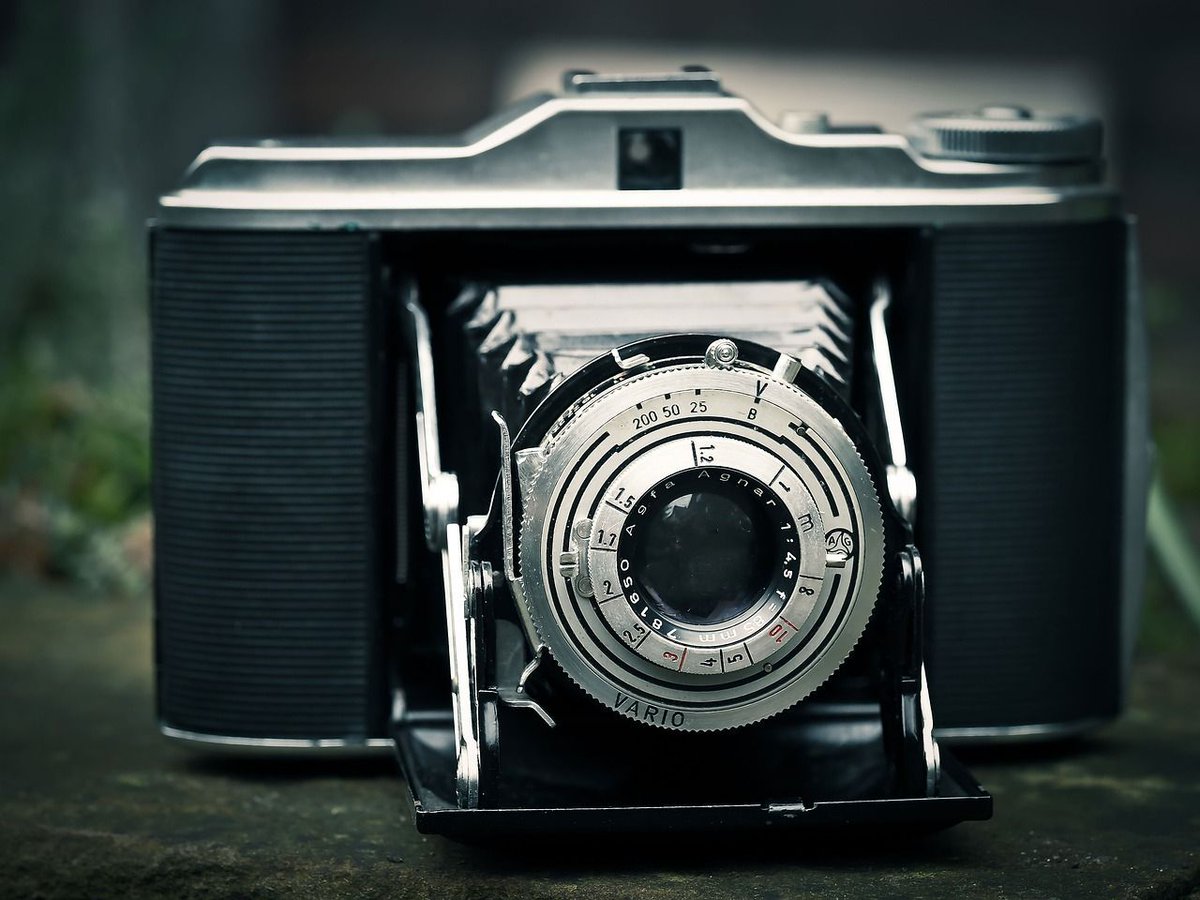 corkcitylibrary's tweet photo. Cork City Libraries is proud to launch the first analogue camera library in Ireland which will make analogue cameras available to borrow by communities and artists., through the Slow Camera Exchange!

Join us in the City Library on the 26 of October at the earlier time of 5.00pm. https://t.co/IUcralySpt