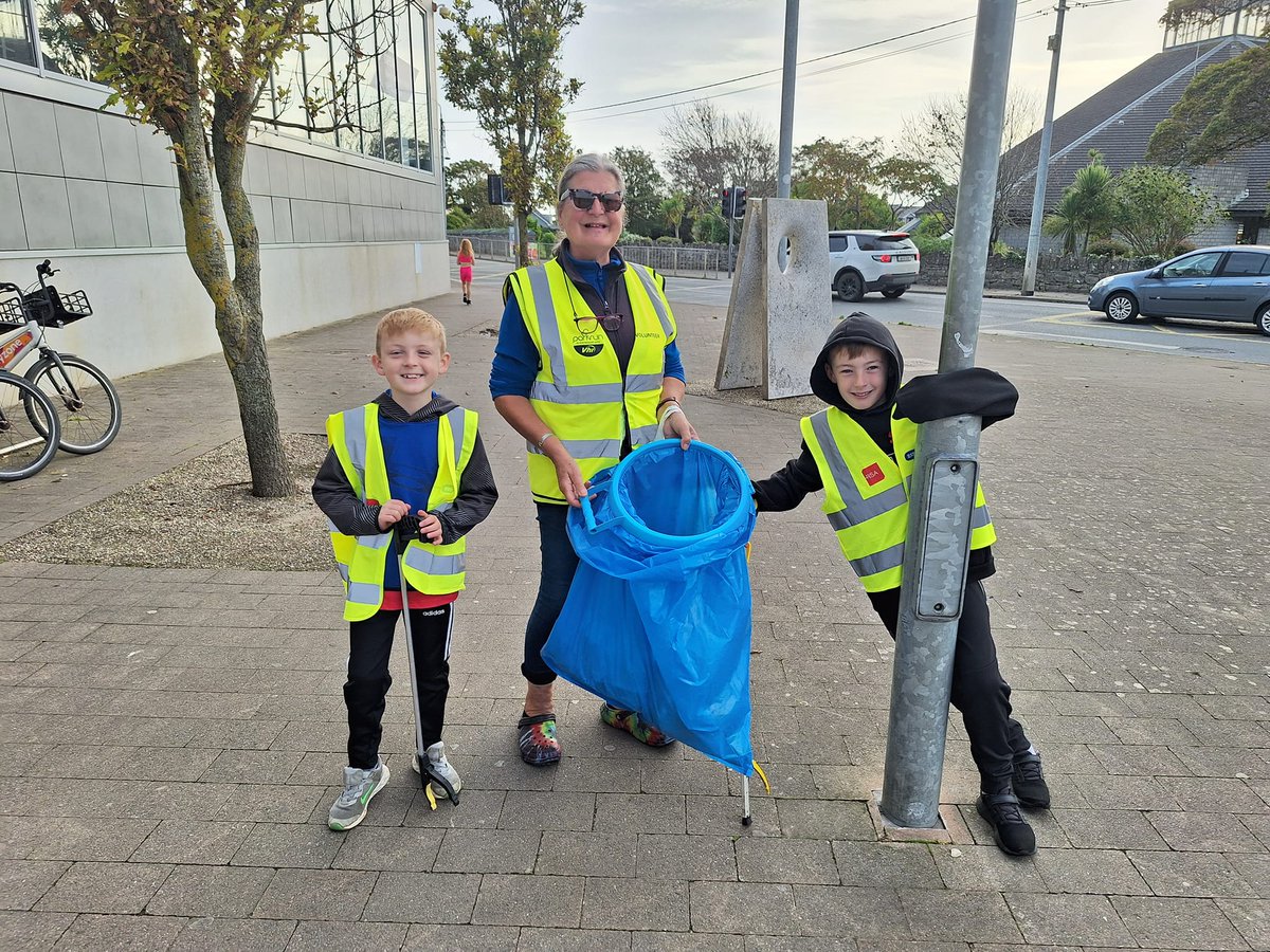 NationalSpringClean (@nationalspringc) on Twitter photo <a href="/RushTidyTowns/">Rush Tidy Towns</a> along with <a href="/RushCouncil/">Rush Community Council</a> and 38th Rush Scout Group, joined forces for a morning weekend clean-up during a sunny Dublin day 🌞 Great job and thank you to everyone!
#SDGsIrl #SpringClean23 #NationalSpringClean #Dublin <a href="/RushTidyTowns/">Rush Tidy Towns</a> along with <a href="/RushCouncil/">Rush Community Council</a> and 38th Rush Scout Group, joined forces for a morning weekend clean-up during a sunny Dublin day 🌞 Great job and thank you to everyone!
#SDGsIrl #SpringClean23 #NationalSpringClean #Dublin