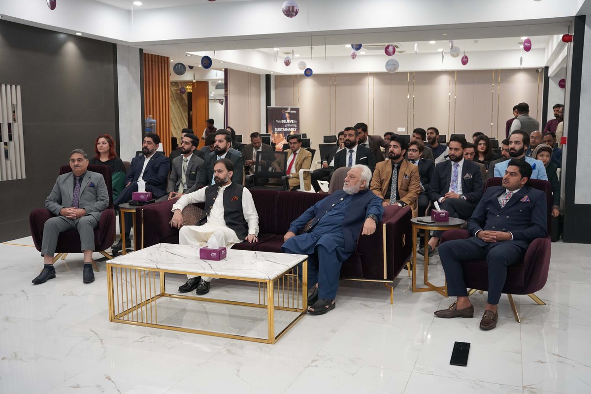 aljamalgroup's tweet photo. A gathering to toast our sales successes and extend a warm welcome to our new members.
Together, We march toward Excellence! 
#MonthlySalesMeeting #Success #AlJamalGroup https://t.co/1j2aCPi66J