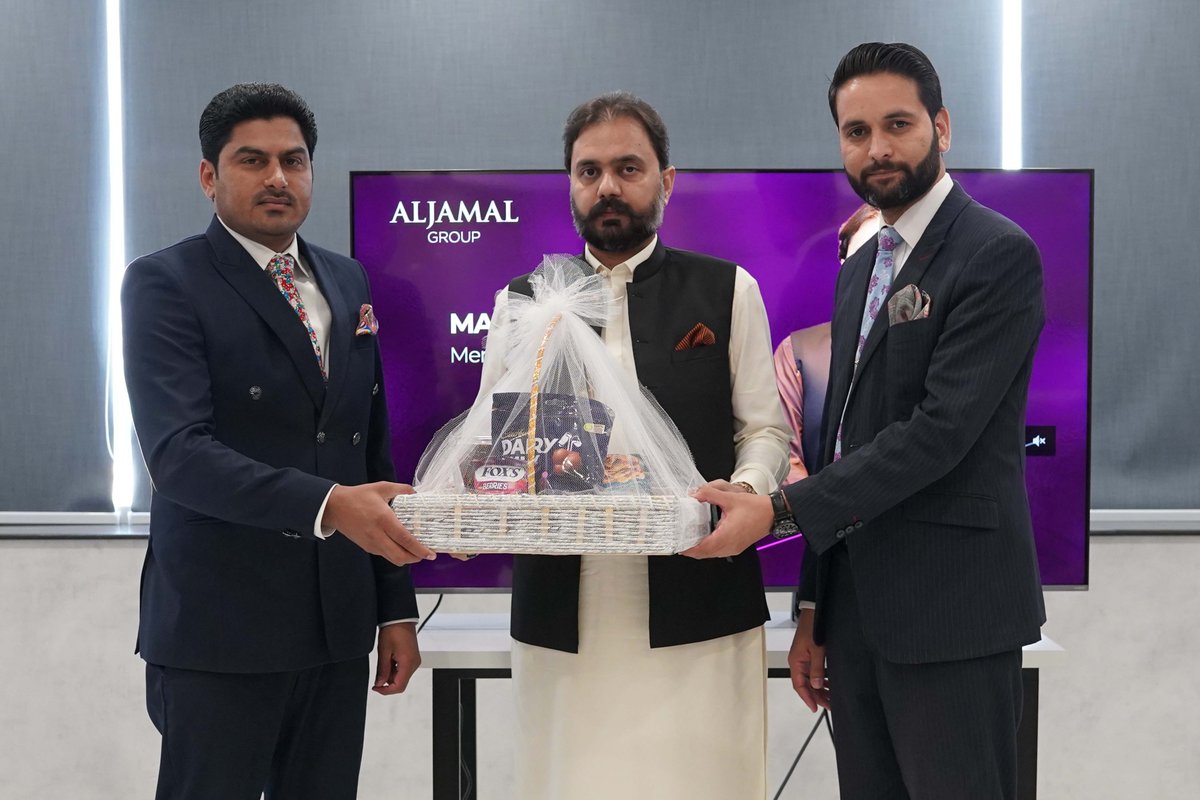 aljamalgroup's tweet photo. A gathering to toast our sales successes and extend a warm welcome to our new members.
Together, We march toward Excellence! 
#MonthlySalesMeeting #Success #AlJamalGroup https://t.co/1j2aCPi66J